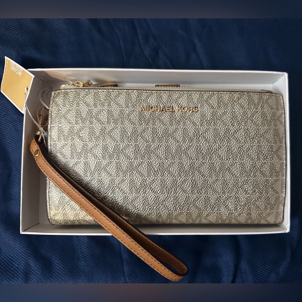 NWT Michael Kors Jet Set Large Wristlet Acorn/ PL Gold